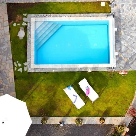Climatized Pool Free Wifi Pareditas