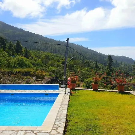 Climatized Pool Free Wifi Pareditas
